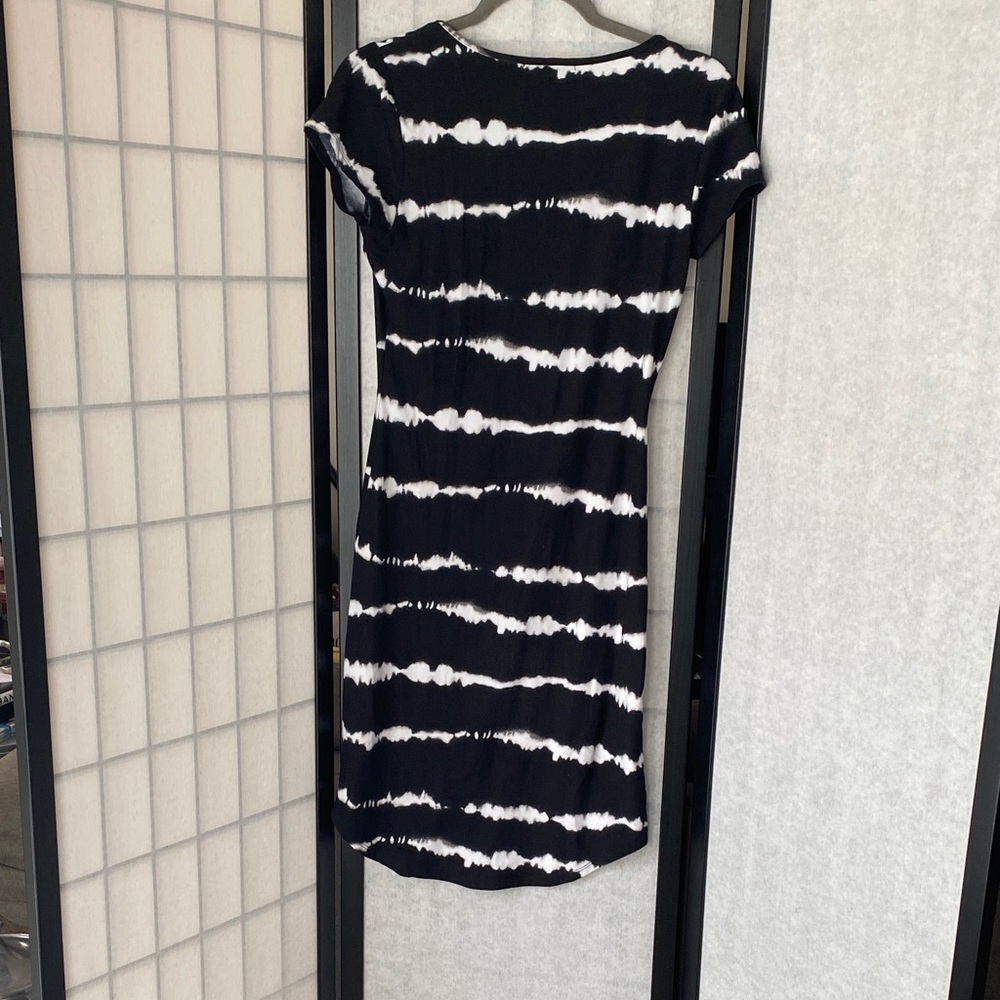 Derek Heart Black and White Tie-Dye Striped Midi Dress Size Medium - Picture 2 of 4